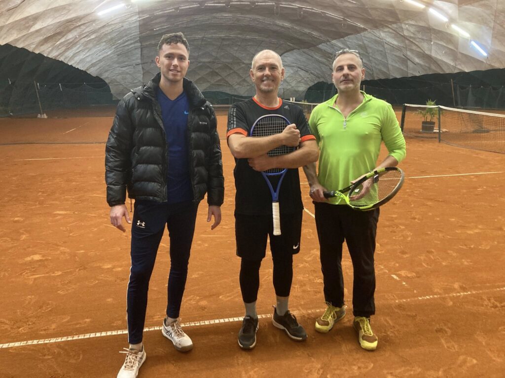 Szatmári István a fedett pályás szezon első győztese